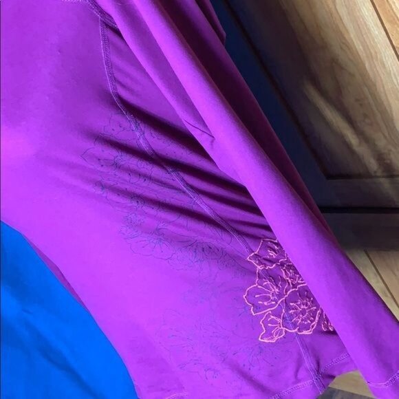 L.L. Bean Woman’s Athletics Shirt XS Emboirderd hoodie Pink Polyester Spandex - Picture 9 of 12